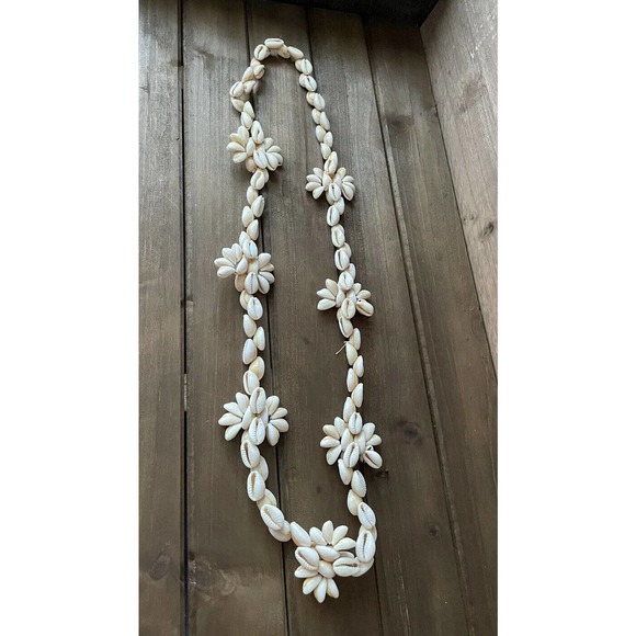 Vintage Shell Lei - Necklace - Rare LARGE Shell Flowers - Hawaiian Wedding - 32” - Picture 3 of 5